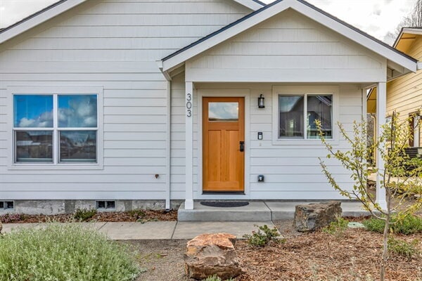 Building Photo - 303 Gangnes Dr