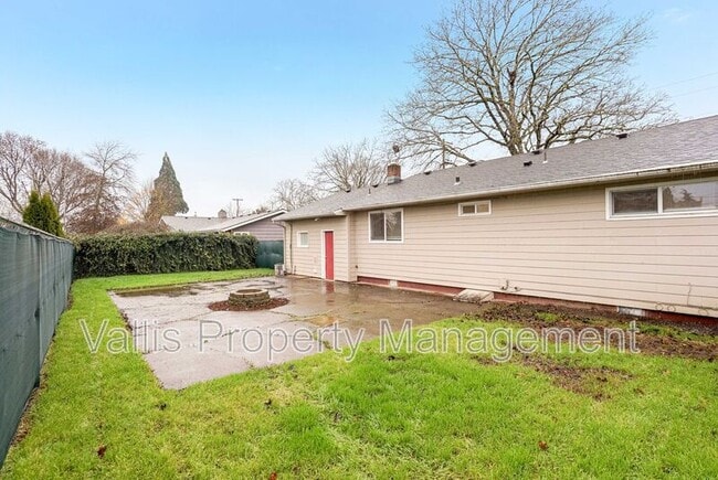 Building Photo - 389 Appleblossom Ave N