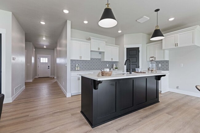 Building Photo - AWESOME 3 Bed 2 Bath Twin home in Sugar city