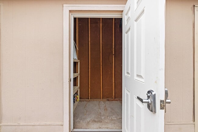 Building Photo - 3015 Old Bryan Dr