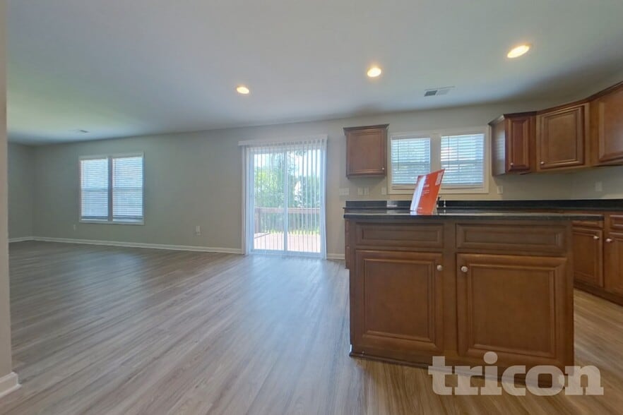 Building Photo - 16 Ashmore Pl