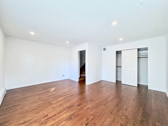 Building Photo - 48 Pemberwick Rd