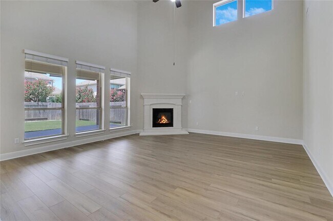 Building Photo - 3009 Silvergrass Cv