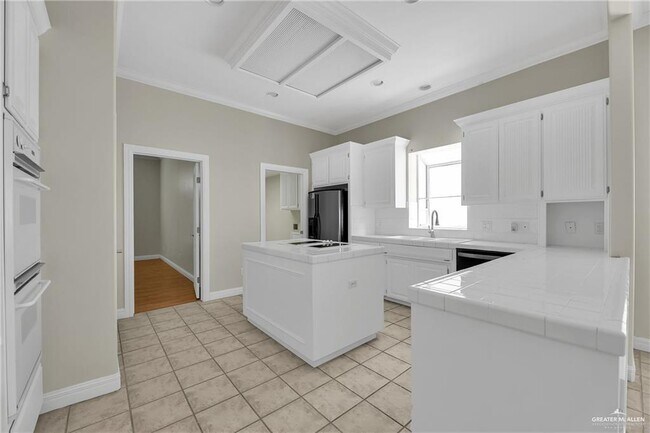 Building Photo - 321 Condor Ave