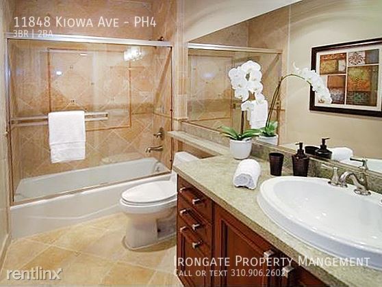 Building Photo - 11848 Kiowa Ave