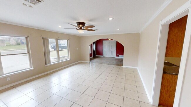 Building Photo - Welcome home to this adorable 3-bedroom, 2-bathroom house designed with comfort and style in mind!