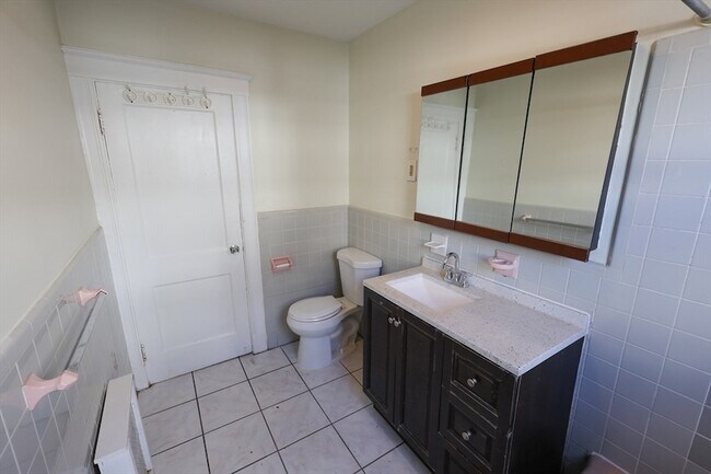 Building Photo - 144 Blake St