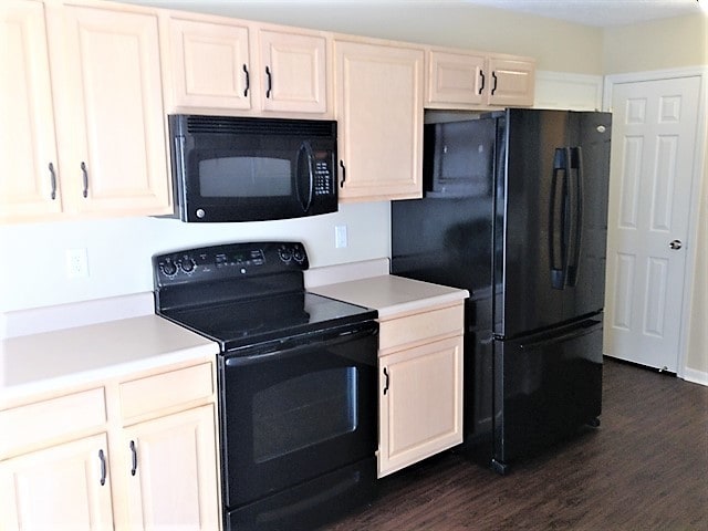 Building Photo - 241 Lakeview Dr