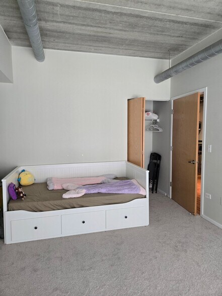 Building Photo - 1430 S Michigan Ave