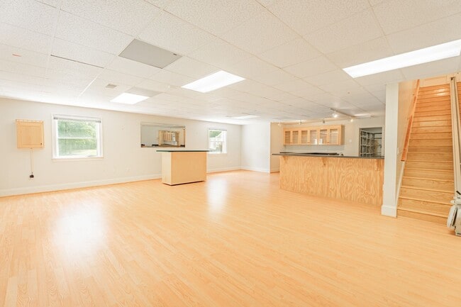 Building Photo - 785 Glenwood Dr