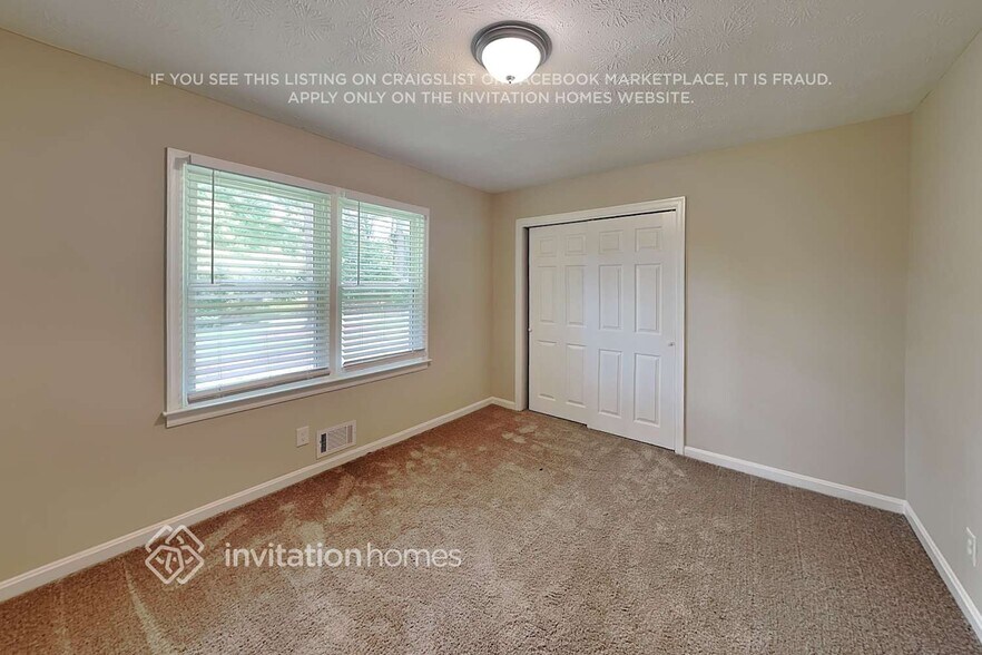 Building Photo - 921 Walnut Cir SW