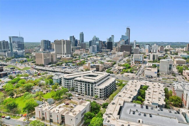 Building Photo - 800 Embassy Dr