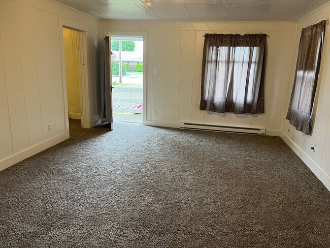 Building Photo - 5580 High Banks Rd