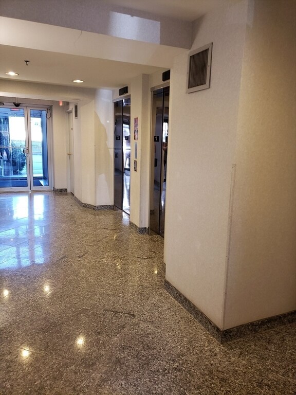 Building Photo - 500 Washington St