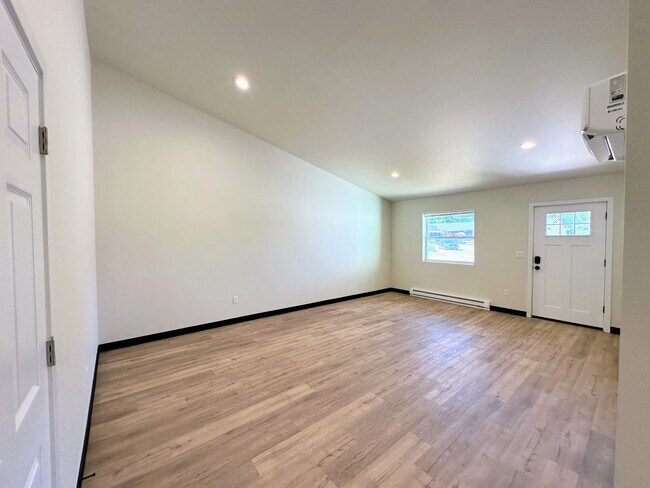 Building Photo - 1201-1203 Atrium Ct