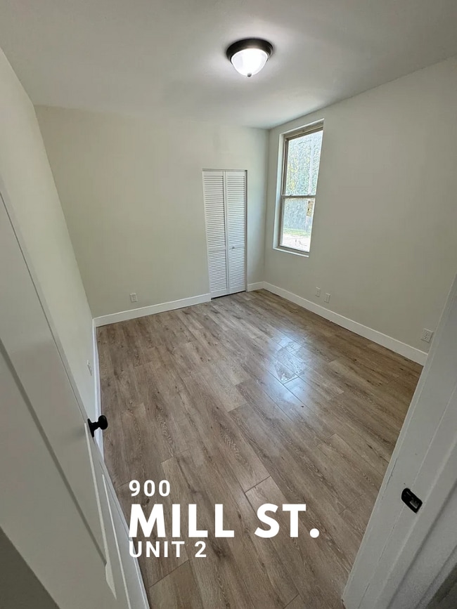 Building Photo - 900 Mill St