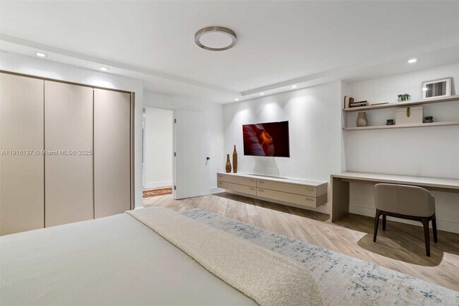 Building Photo - 2301 Collins Ave