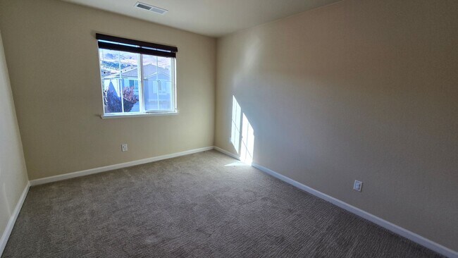 Building Photo - Gated Somersett Home with a View!