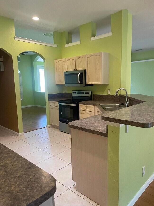 Building Photo - 1072 SW Castaneda Ln