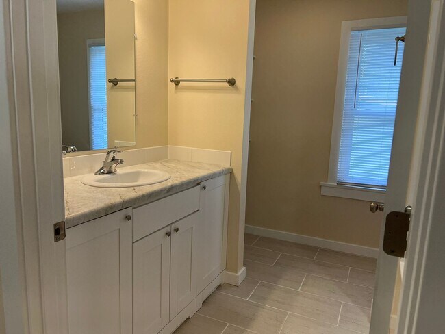 Building Photo - Recently Updated 3 Bedroom near OTC