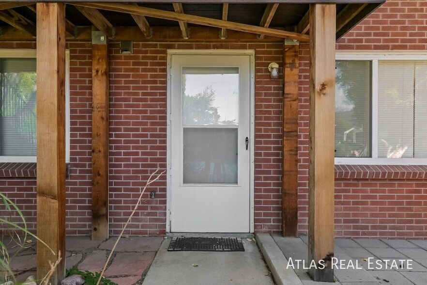 Building Photo - 800 Miller Ct