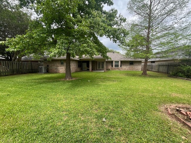 Building Photo - 617 Turtle Creek Dr