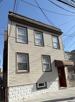 Building Photo - 122 Cross St