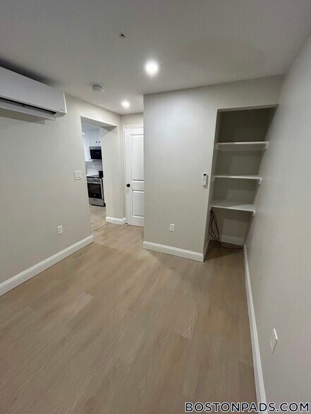 Building Photo - 4 Hull St