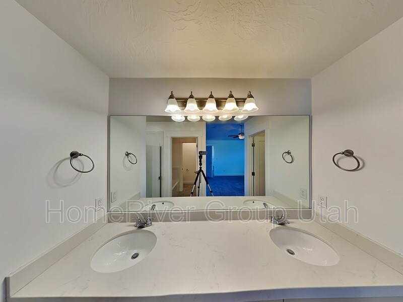 Building Photo - 836 E 340 S