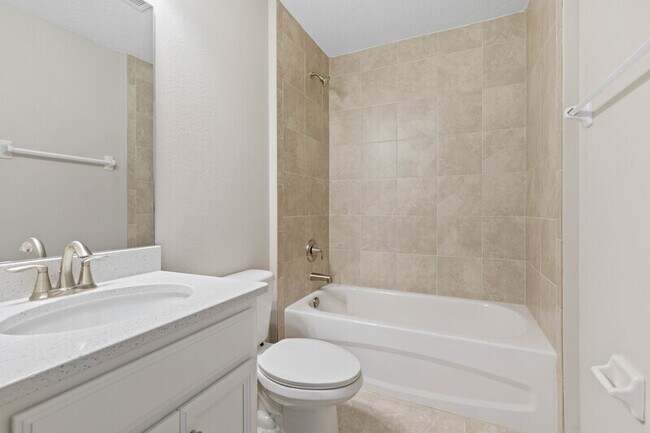 Building Photo - 5 Seabury Pl