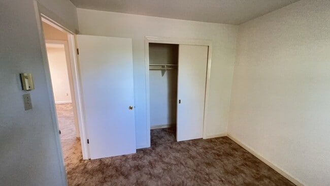 Building Photo - Jeanette Avenue-1041/1043 (Duplex)