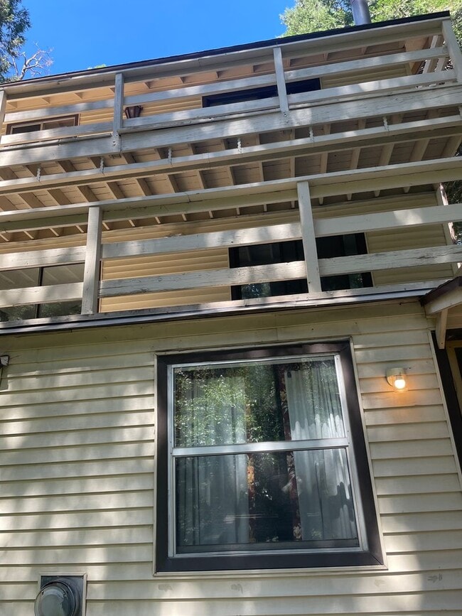 Building Photo - 3 bedroom 3 bath in Crestline.