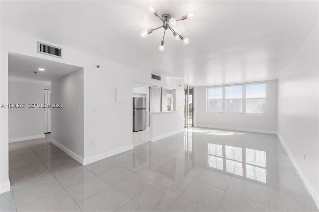 Building Photo - 17890 W Dixie Hwy