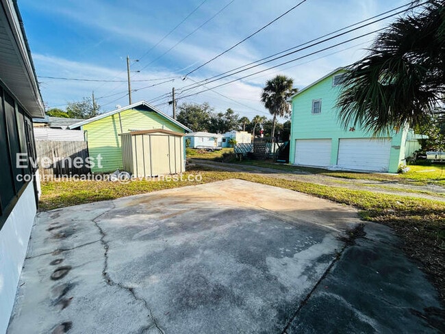 Building Photo - 3032 56th St S