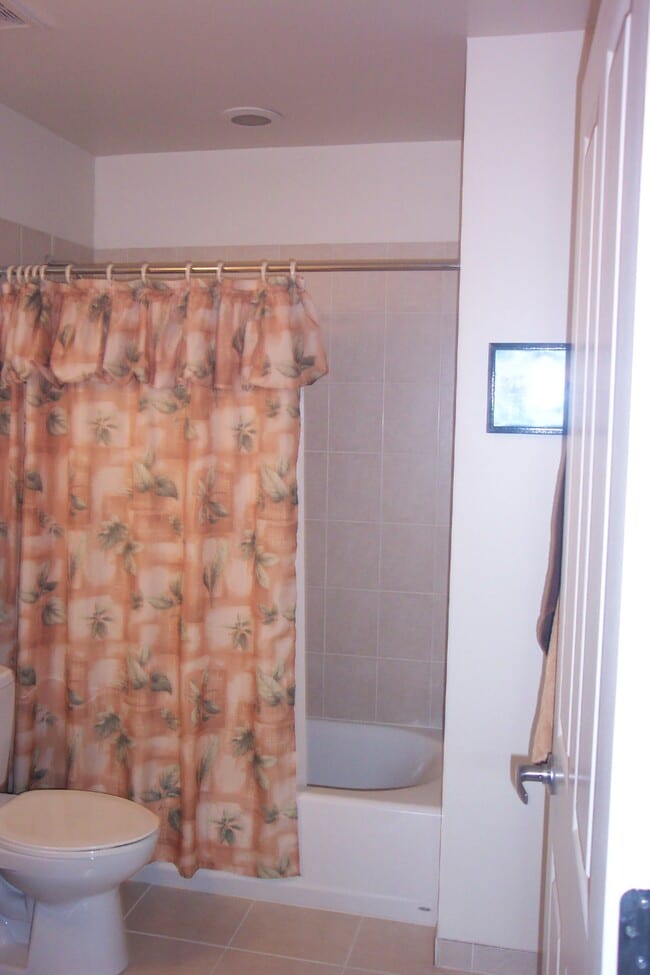 Building Photo - 1250 S Michigan Ave