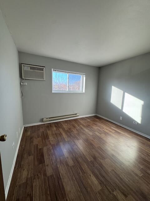 Building Photo - 1324 N Geneva Dr