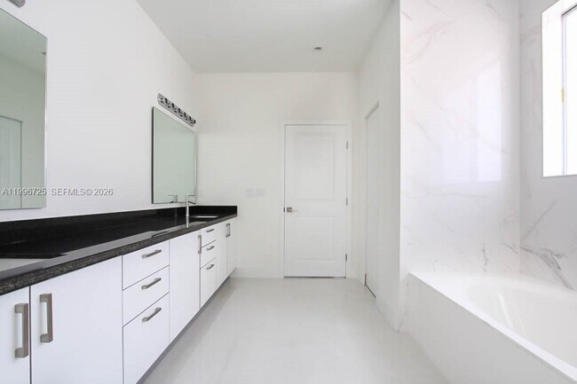 Building Photo - 15631 SW 11th Terrace