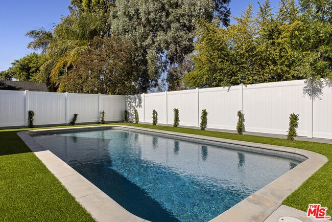 Building Photo - 5000 Noeline Ave