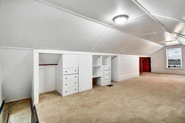 Building Photo - Three Bedroom House in Visitacion Valley