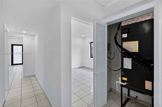 Building Photo - 524 NE 160th Terrace