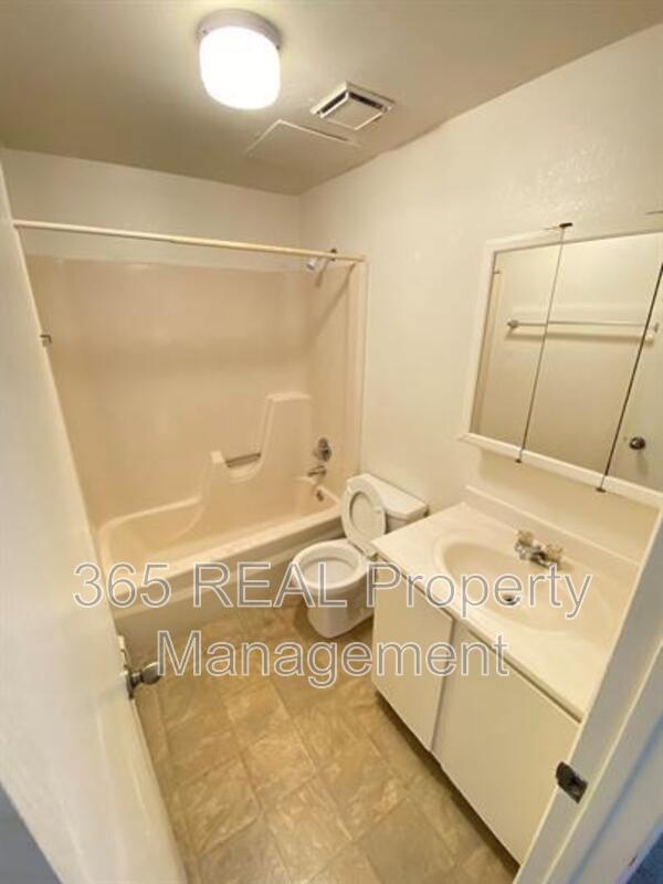 Building Photo - 216 14th St