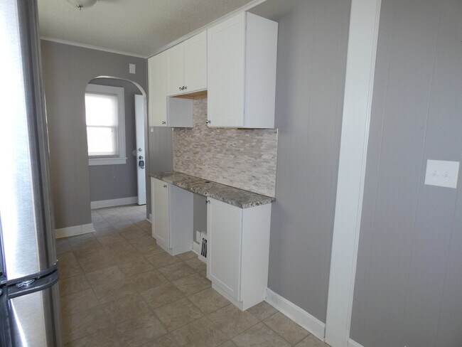 Building Photo - 814 E 23rd Ave