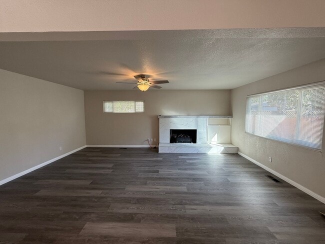 Building Photo - Updated single story home!