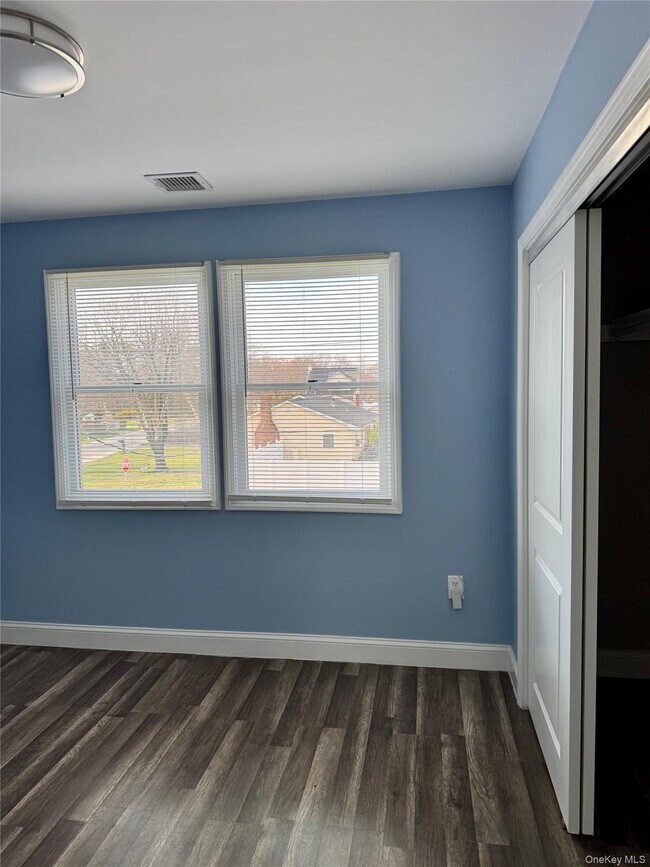 Building Photo - 2 Lafayette Dr