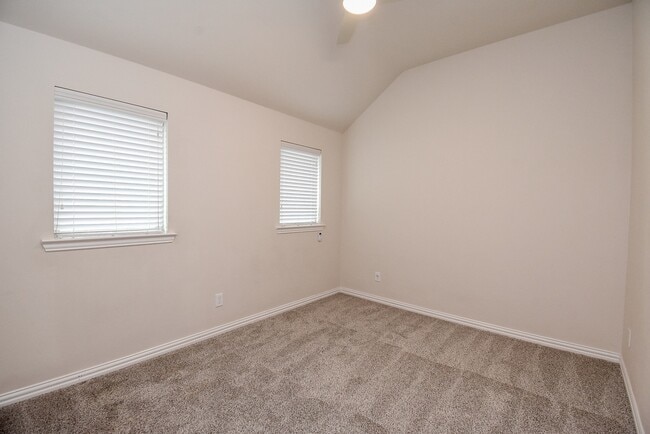Building Photo - 27231 Symphony Creek Ln