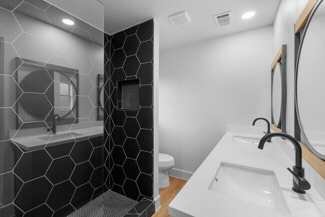 Building Photo - 62 Greenbriar Dr