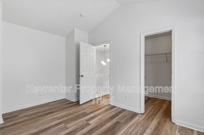 Building Photo - 138 Tannenbaum Cir