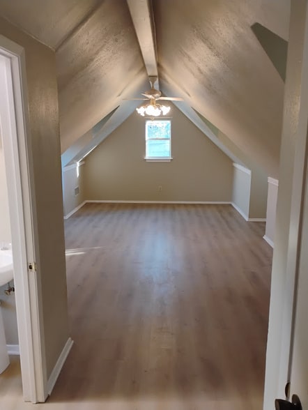 Building Photo - 504 N Newsom St