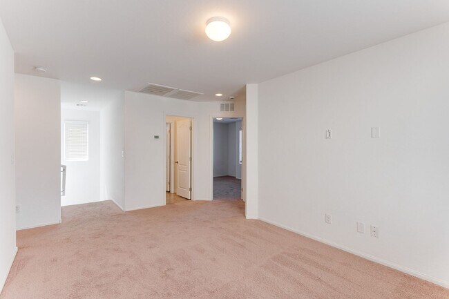 Building Photo - SINGLE HOME 3 BEDROOM 2 BATH