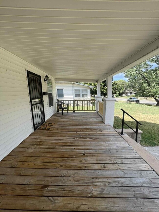 Building Photo - Charming 3-Bedroom, 2-Bathroom Two-Story H...